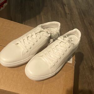 VEGAN LEATHER SNEAKERS